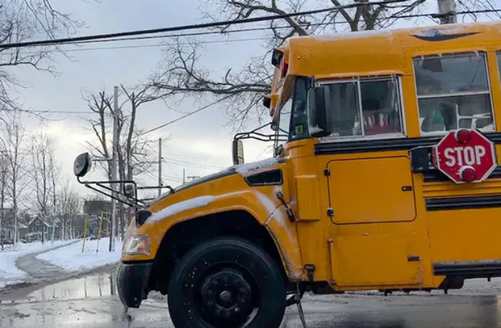 اعتصاب رانندگان اتوبوس فعالیت ۱۱ مدرسه مونترال را مختل می‌کند